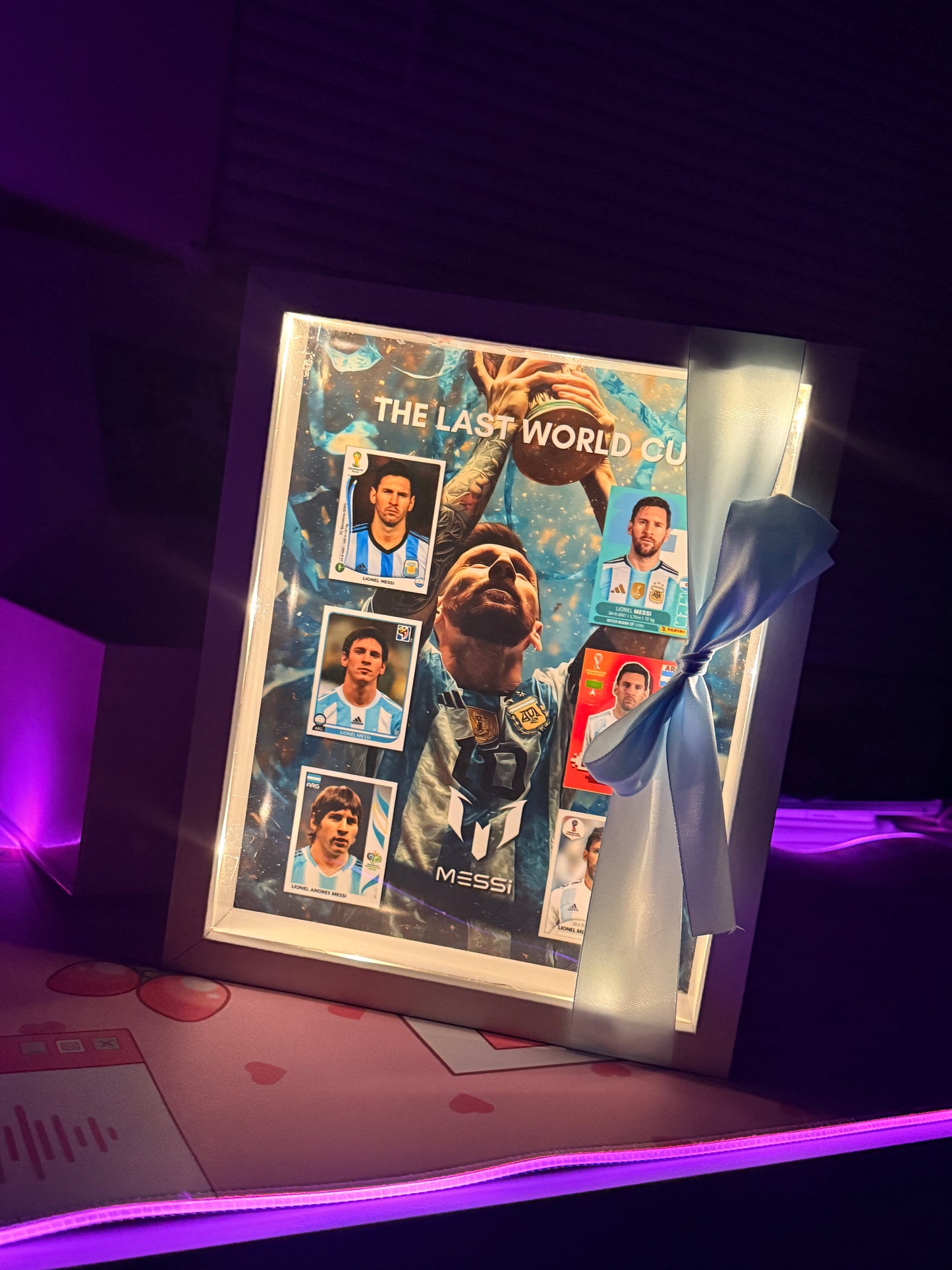 ⚽ Cuadro 3D Lionel Messi Mundial con Luces | Colección de Stickers Mundialistas | Marco 8x8 | Incluye Caja y Tarjeta