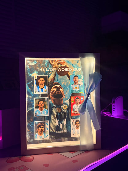 ⚽ Cuadro 3D Lionel Messi Mundial con Luces | Colección de Stickers Mundialistas | Marco 8x8 | Incluye Caja y Tarjeta