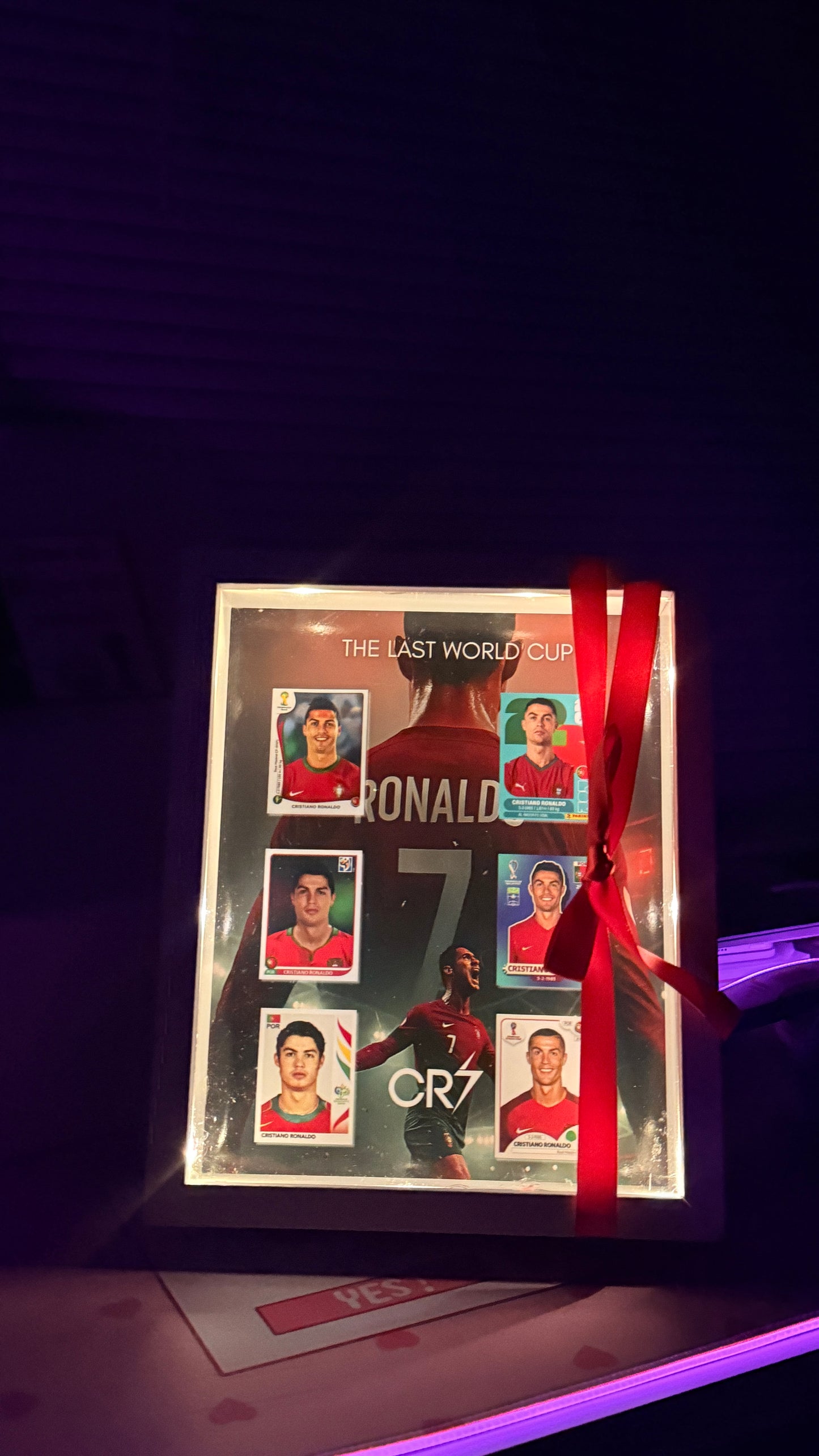 Cuadro 3D Cristiano Ronaldo Mundial con Luces | Colección de Stickers CR7 | Regalo para Fanáticos del Fútbol ⚽
