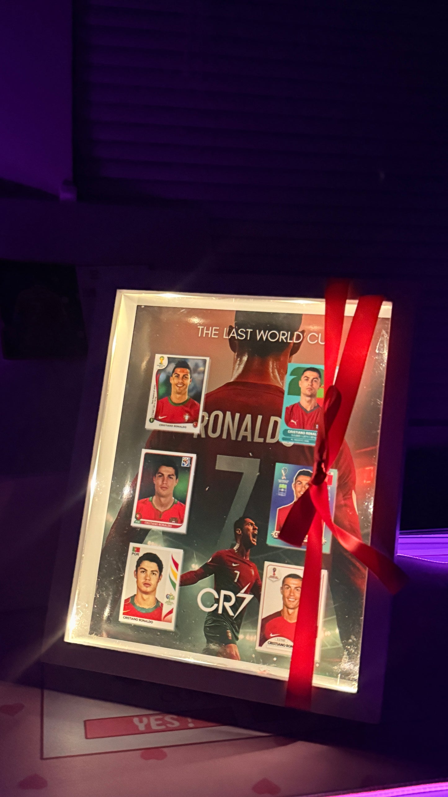 Cuadro 3D Cristiano Ronaldo Mundial con Luces | Colección de Stickers CR7 | Regalo para Fanáticos del Fútbol ⚽